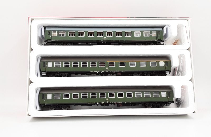 ACME 55244 - Set "ITALIA EXPRESS" sezione "Roma - Frankfurt - Berlin - Amsterdam" composto da tre carrozze DB e DR - H0