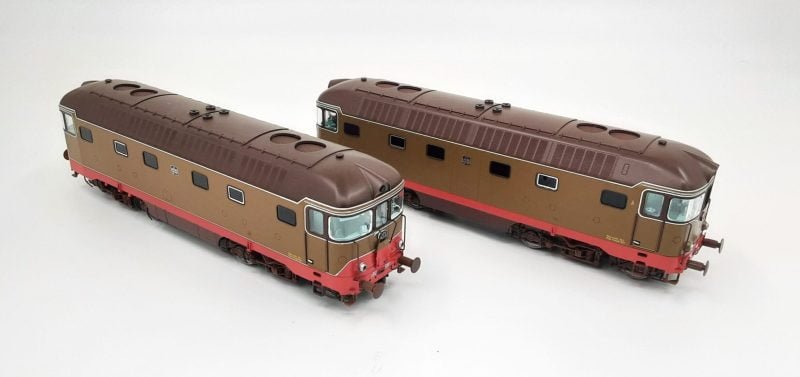 OS-100 - Set D342.3001 + D342.3002 FS in livrea Castano Isabella di tipo II - H0