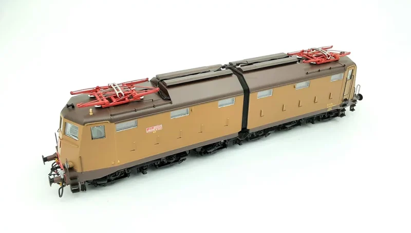ACME 60485 - E 645.024 in livrea Castano/Isabella con scudo rosso - H0