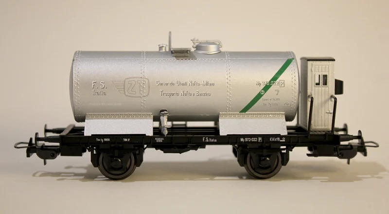 Blackstar BS00072 - Set due cisterne per il trasporto di nafta e Benzina - H0