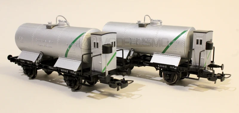 Blackstar BS00072 - Set due cisterne per il trasporto di nafta e Benzina - H0