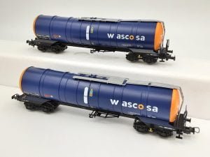 BlackStar BS00102 - Set carri cisterna tipo Zacns CZ "WASCOSA" in livrea blu con testate arancioni per trasporto combustibile aeronautico - H0