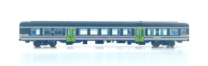 ViTrains 3289 - Carrozza passeggeri MDVC in livrea DTR con posto disabili e comparto bici, logo bici e disabili - H0