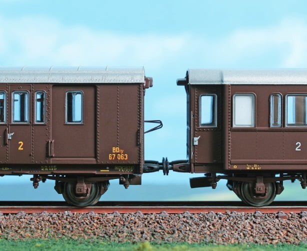 ACME 55282 - Set di due carrozze passeggeri tipo 1931R FS di 2°classe composto da una Biy 34.000 e una BDiy 67.000 in livrea castano - H0
