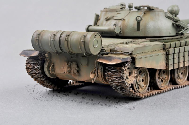 Trumpeter 01556 - Russian T-62 ERA (Mod. 1972) - 1:35