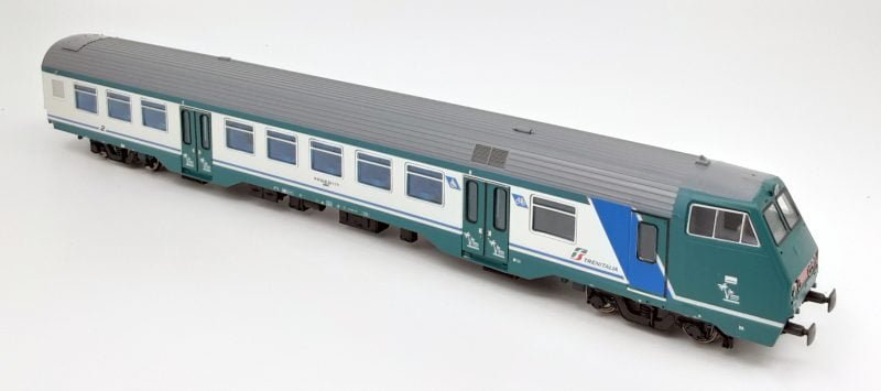 2T Modellismo 2T3401 - Carrozza pilota MDVC tipo npBDH TI di 2° classe in livrea xmpr "Marche Line" con logo pubblicitario "Marche Bellezza Infinita" - H0