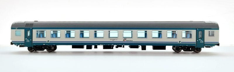 2T Modellismo 2T3402 - Carrozza MDVE tipo nB TI di 2° classe in livrea xmpr "Marche Line" con logo pubblicitario "Marche Bellezza Infinita" - H0