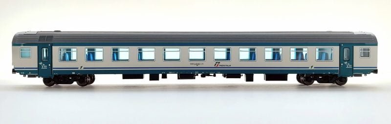 2T Modellismo 2T3405 - Carrozza MDVE tipo nA TI di12° classe in livrea xmpr "Marche Line" con logo pubblicitario "Marche Bellezza Infinita" - H0