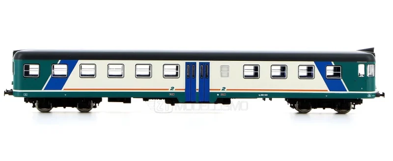 ViTrains 3224 - Rimorchiata Ln882.1521 FS in livrea XMPR - H0