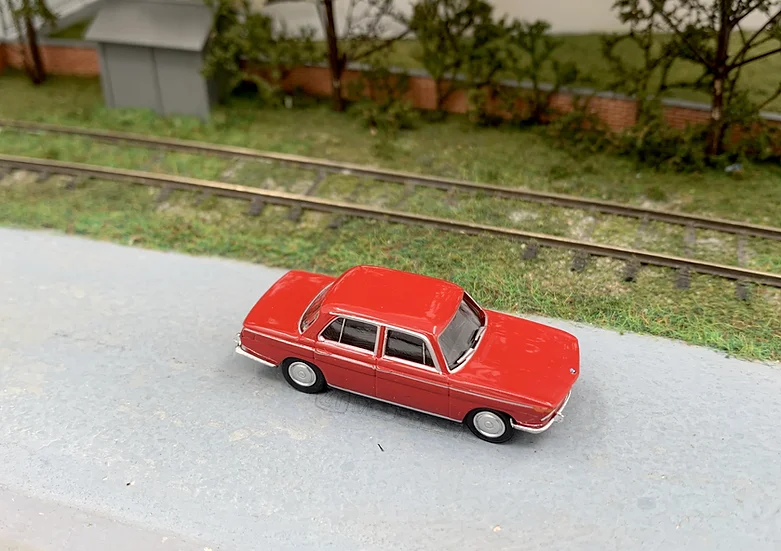 Brekina 24419 - BMW 2000 - H0
