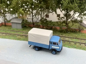 Brekina 34600 B3 - Autocarro OM 'Lupetto' Polizia con telone bianco - H0