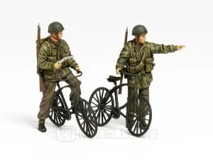 Tamiya 35333 - PARACADUTISTI INGLESI CON BICICLETTE - 1:35