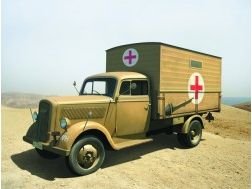 ICM 35402 - Typ 2,5-32 with Shelter, WWII German Ambulance Truck - 1:35