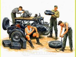 MasterBox 3560 - German motorcycle repair crew - 1:35