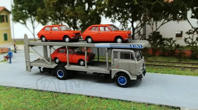 2TBK58478-127A - set FIAT 642 + 3 FIAT 127 arancio - H0