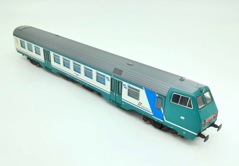 ViTrains 3401 - Carrozza pilota MDVC di 2° classe in livrea XMPR con illuminazione interna - H0