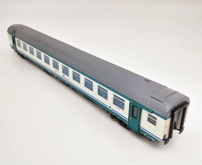 ViTrains 3403 - Carrozza MDVE di 2° classe in livrea XMPR con illuminazione interna - H0