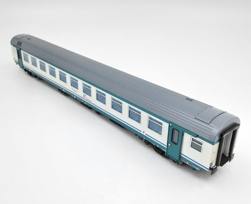 ViTrains 3405 - Carrozza MDVE di 1° classe in livrea XMPR con illuminazione interna - H0