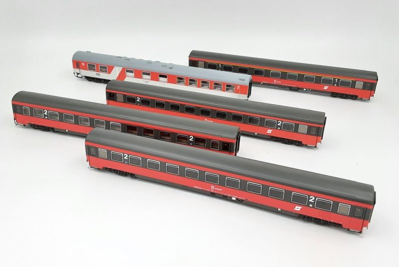 ACME 55285 - EuroCity "Antonin Dvorak" set 5 carrozze in livrea OBB e CSD - H0