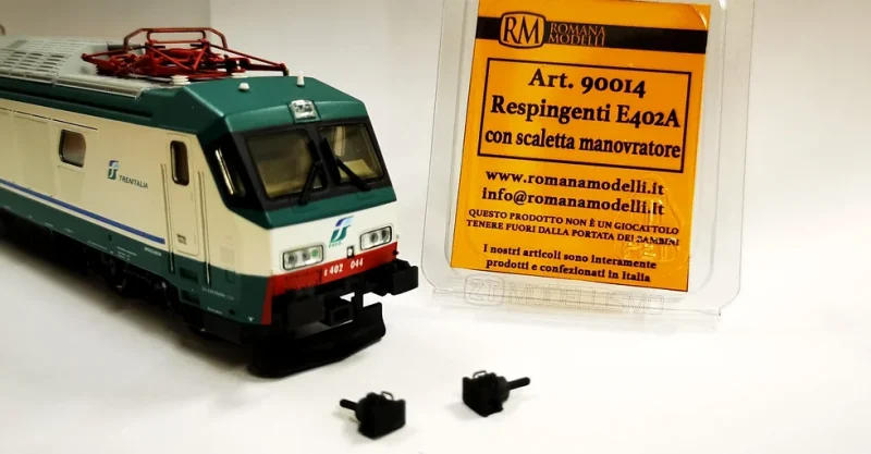 Romana Modelli 90014 – Respingenti E402A con scaletta manovratore - H0