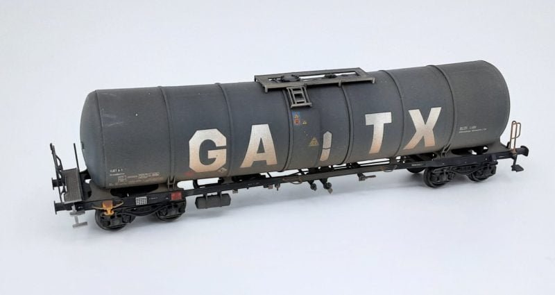 2TPI96110019 - Carro Cisterna Zacns 98 NL-GATXD - sporcato - H0