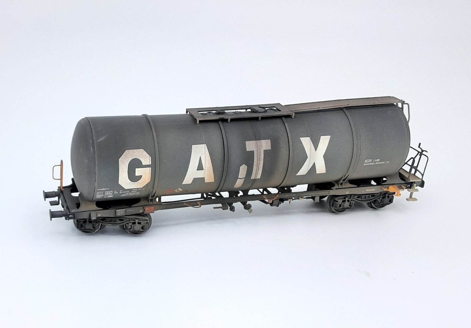 2TPI96210031 - Carro Cisterna Zacns 88 NL-GATXD - sporcato - H0