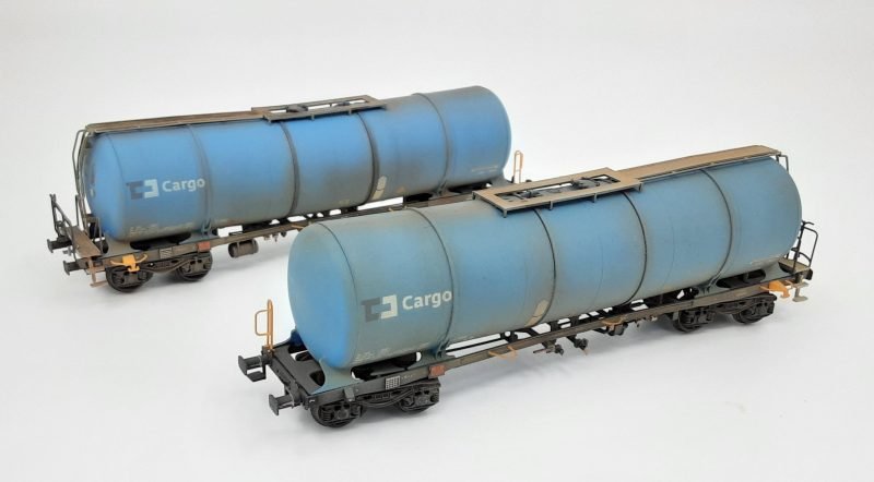 2TIG96210011 - Set 2 cisterne Zacns 98'' CD Cargo - sporcato - H0