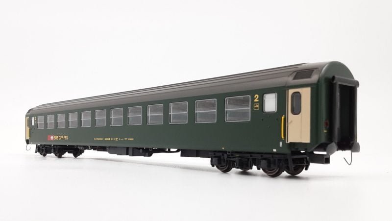 L.S. Models 472007	- UIC-X RIC Bm 2'cl verde, Logo nuovo, 12 comparti, tetto grigio, SBB - H0