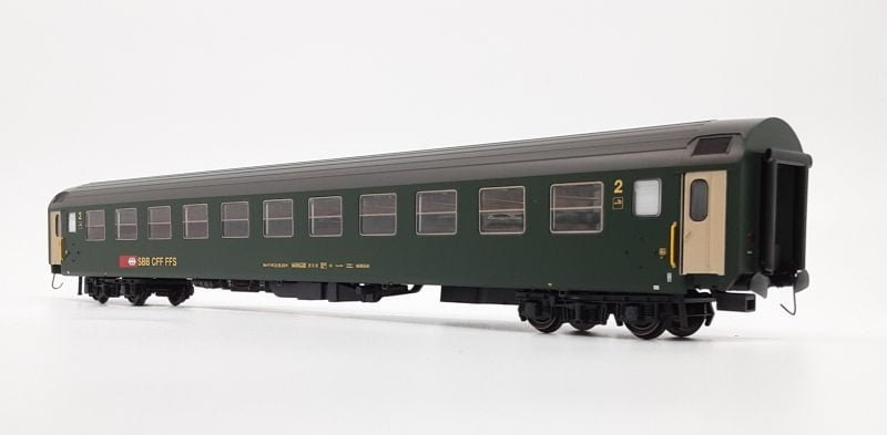 L.S. Models 472008	- UIC-X RIC Bm 2'cl verde, Logo nuovo, 11 comparti, tetto grigio, SBB - H0