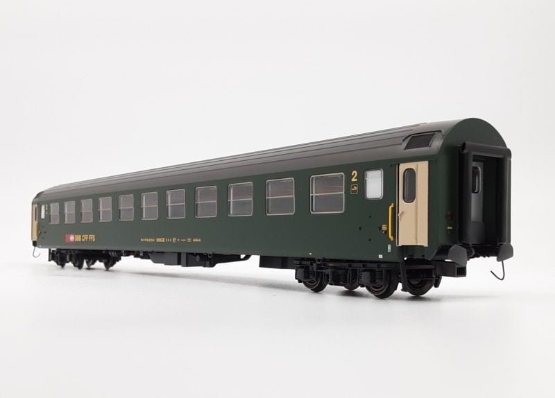 L.S. Models 472008	- UIC-X RIC Bm 2'cl verde, Logo nuovo, 11 comparti, tetto grigio, SBB - H0