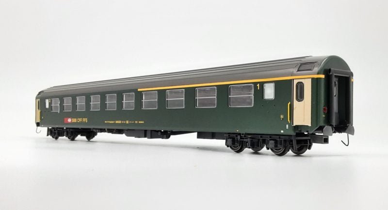 L.S. Models 472012- UIC-X RIC ABm 1/2'cl verde, Logo nuovo, 10 comparti, porte perla, SBB - H0