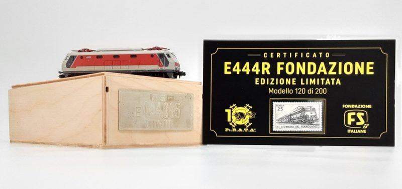 Pi.RA.T.A. 1210- E444.005 livrea origine, Fondazione, FS con scatola in legno e certificato - Scala N