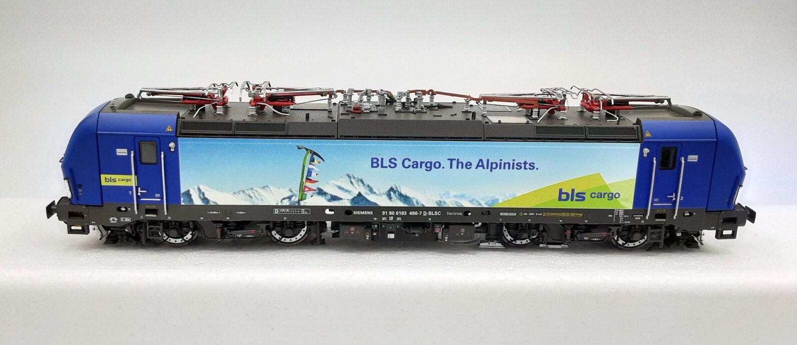 LS17116 - Vectron 193.496 D-BLSC BLS Cargo - HUPAC "Alpinisti", Frontali blu, 4 pantografi D/A/CH/I/NL - H0