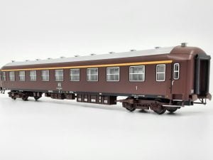 ACME 50042 - Carrozza tipo UIC-Y di 1°cl., livrea castano - H0