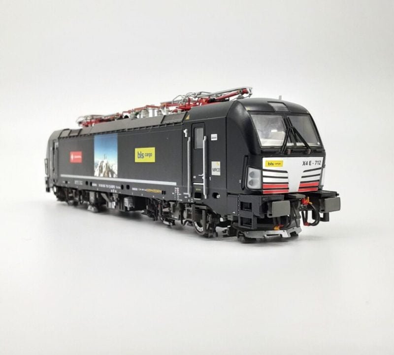 L.S. Models 17117- Locomotiva Vectron BR 193 712, MRCE/BLS, Cargo/Crossrail nera con logo BLS Cargo giallo e logo Crossrail rosso - H0