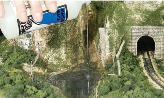 Woodland scenics C1211 - 'Realistic Water', prodotto per formare l'acqua