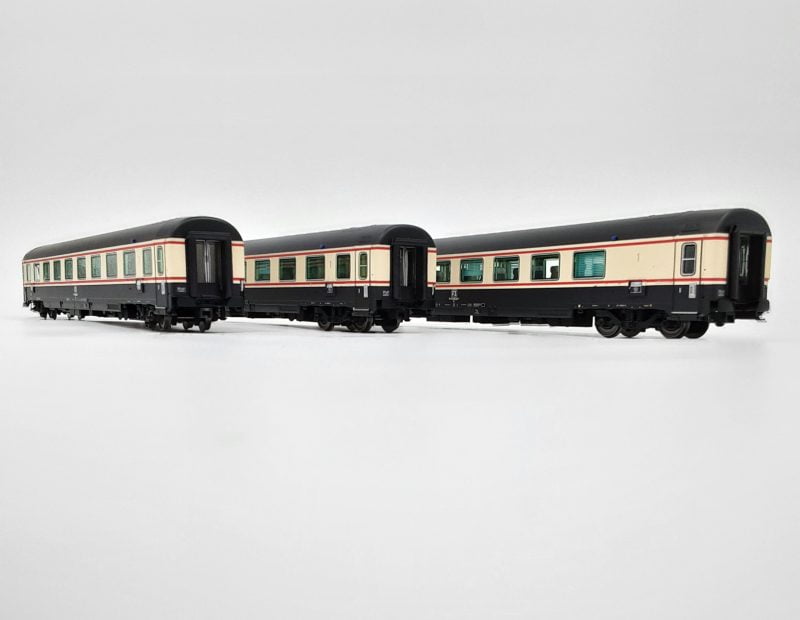 ACME 55221 - Set 3 carrozze TEE "Adriatico" di '1 cl., tipo Gran Confort, FS - H0