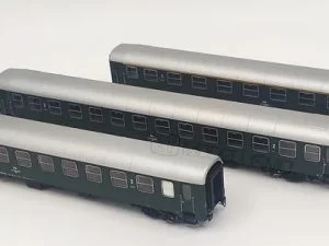 Jägerndorfer 90400 - Set 3 carrozze passeggeri, due 2'cl. una 1'cl., ÖBB, livrea verde - H0