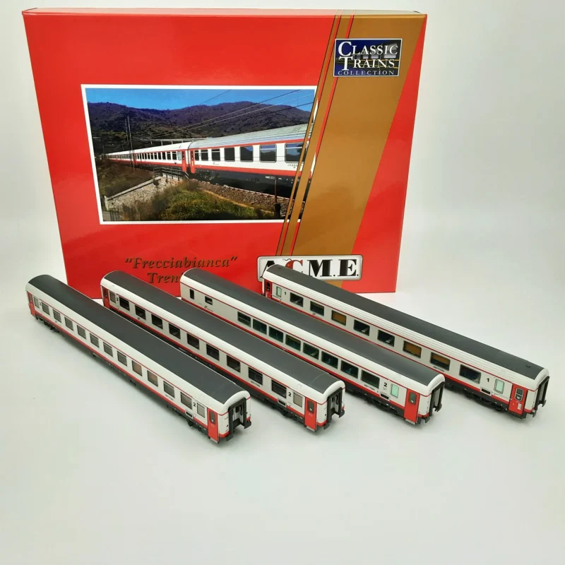 ACME 55284 - Set di 4 carrozze in livrea Frecciabianca TRENITALIA, 1 di 1°cl., 1 multiservizi e 2 di 2°cl. - H0