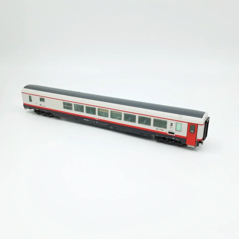 ACME 55284 - Set di 4 carrozze in livrea Frecciabianca TRENITALIA, 1 di 1°cl., 1 multiservizi e 2 di 2°cl. - H0