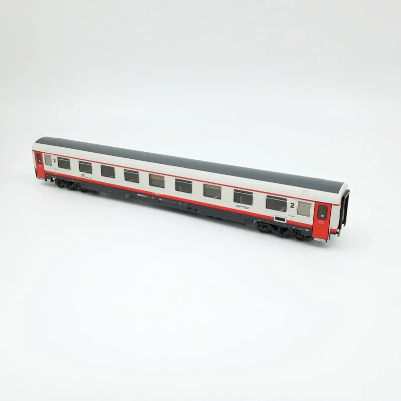 ACME 55284 - Set di 4 carrozze in livrea Frecciabianca TRENITALIA, 1 di 1°cl., 1 multiservizi e 2 di 2°cl. - H0