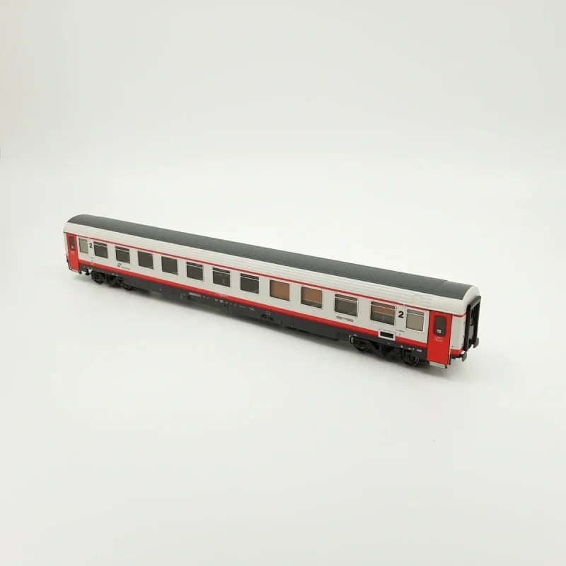 ACME 55284 - Set di 4 carrozze in livrea Frecciabianca TRENITALIA, 1 di 1°cl., 1 multiservizi e 2 di 2°cl. - H0