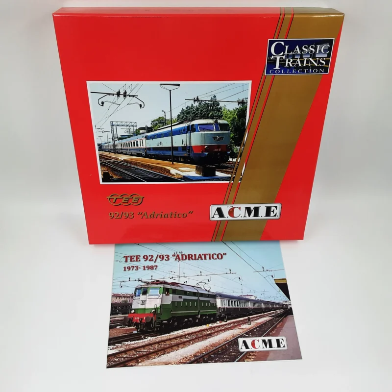 ACME 55220 - Set TEE "ADRIATICO", livrea Bandiera composto da Bagagliaio tipo GC, carrozza ristorante tipo GC, due carrozze a compartimenti tipo GC, una carrozza a salone tipo GC, Epoca IV - H0