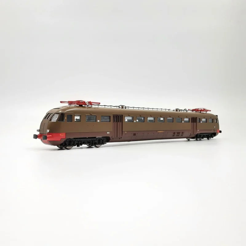 ViTrains 3409 - Elettromotrice ALe 840.013 FS in livrea Castano / Isabella con finstrini d'orgine - Dummy - Epoca IV - H0