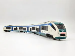 20240223_183735 ViTrains 1145 - Minuetto diesel MD 087 TRENITALIA in livrea XMPR - Epoca V/VI - H0