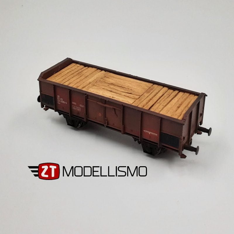 2T-CIL.1 - Carro a sponde tipo Elo FS con carico di traversine grezze per Cantiere Iniezione Legnami elaborato su base Piko - Epoca IV - H0