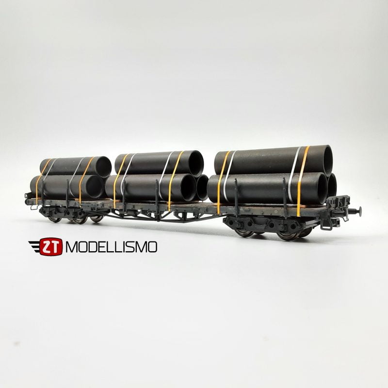 2T3322.1 - Carro elaborato tipo Rs DB in livrea nera e logo rosso con carico di tubi - Epoca V - H0