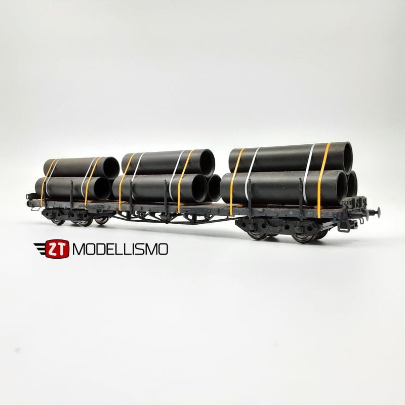 2T3322.1 - Carro elaborato tipo Rs DB in livrea nera e logo rosso con carico di tubi - Epoca V - H0